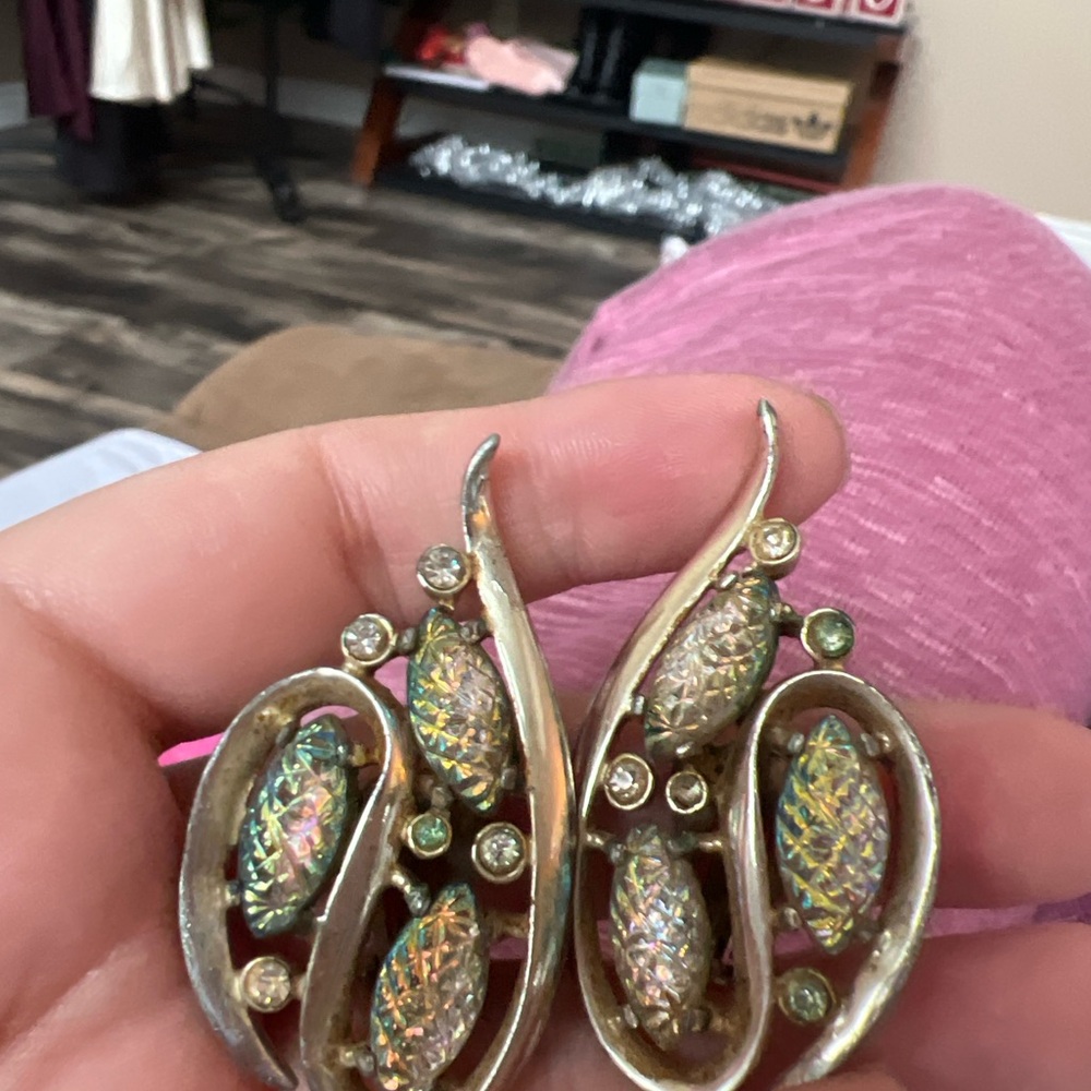 Vintage Emmons earrings. Elegant Gold and Green Earrings